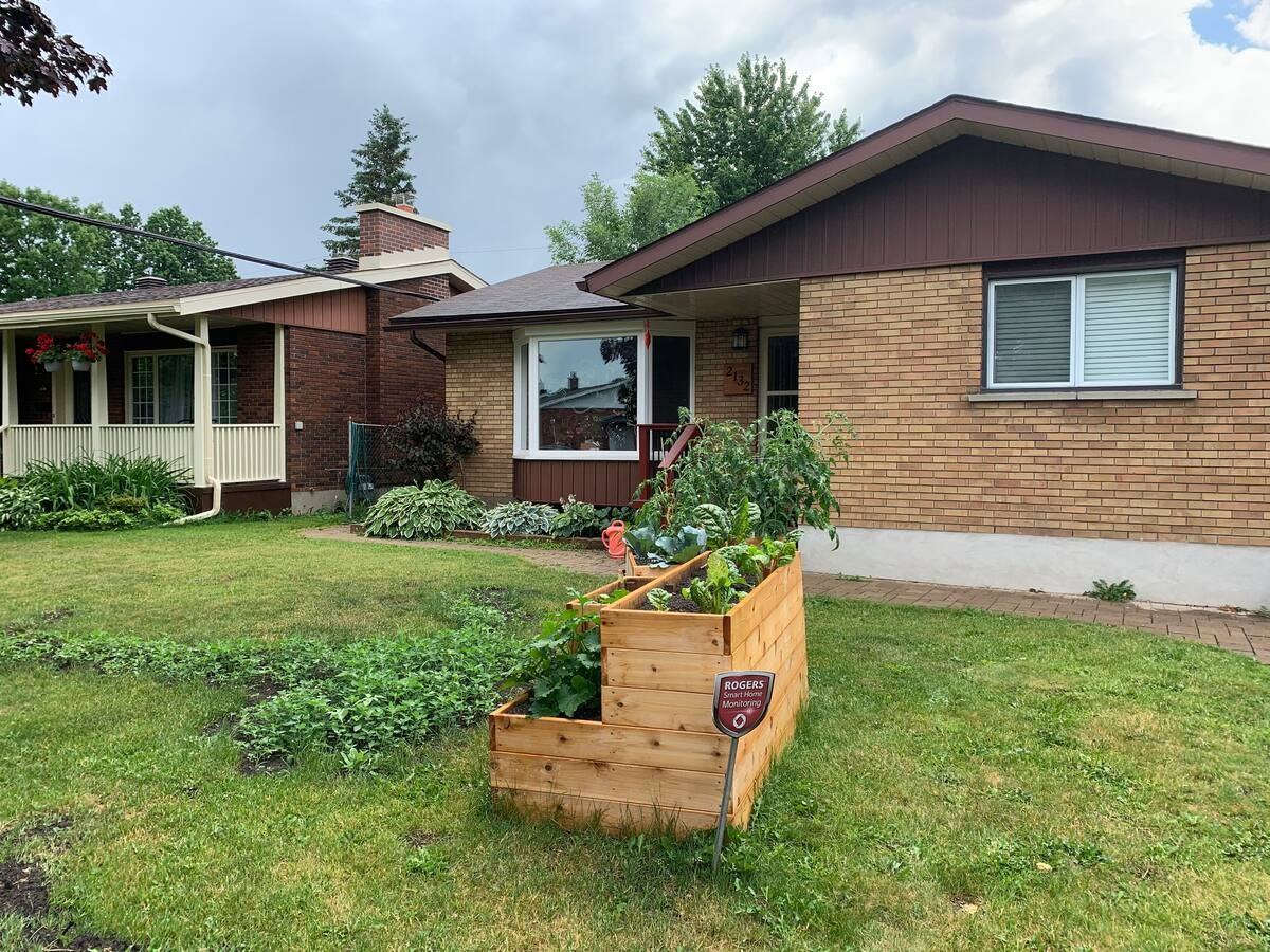 2132 Carnegie Street 2, Ottawa, ON K1G 2V5 1 Bedroom House for 2,000