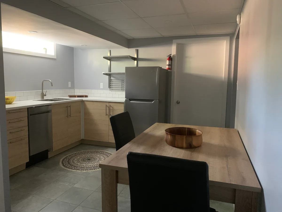 2132 Carnegie Street 2, Ottawa, ON K1G 2V5 1 Bedroom House for 2,000