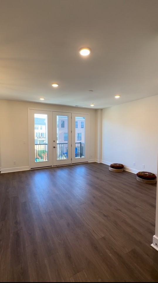 21795 Croxley Ter #21795 - Photo 3 of 27