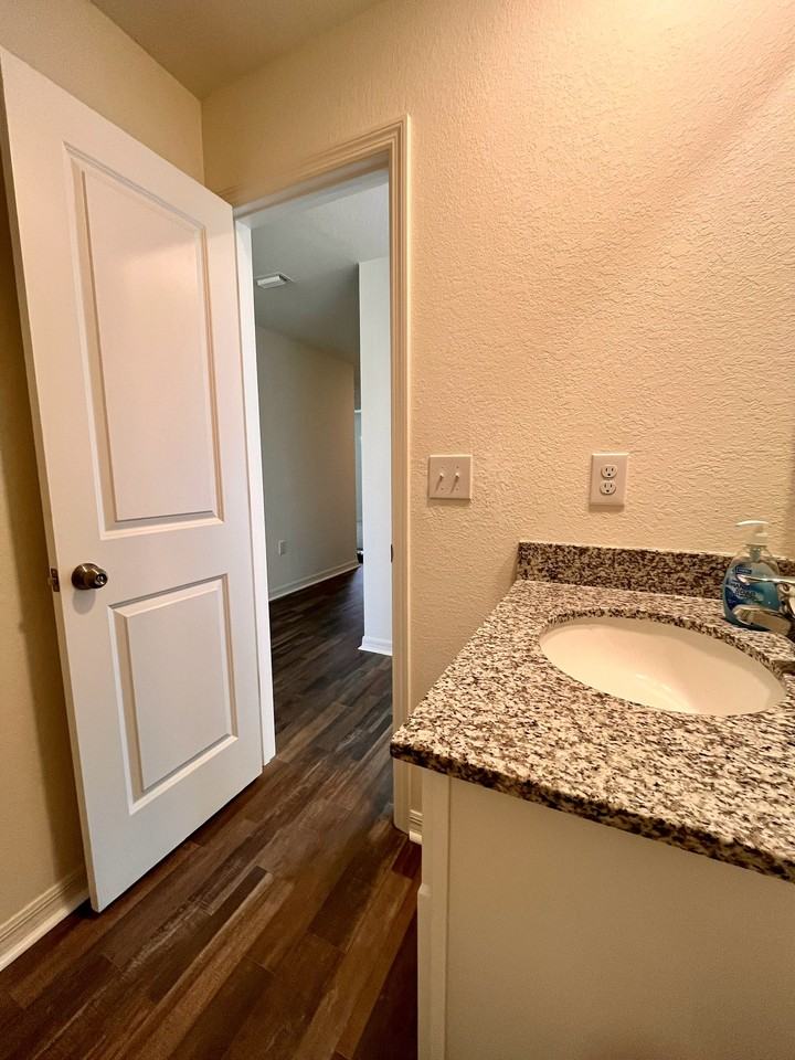 2210 Sw 4th St #NA - Photo 3 of 37