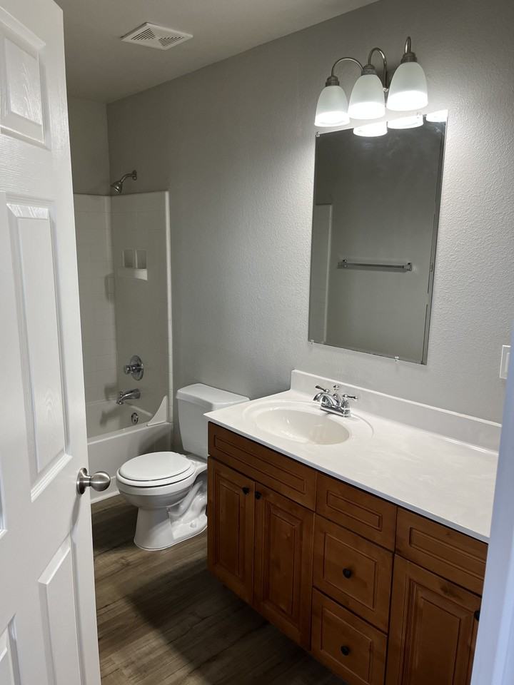 725 Claremont Pkwy #A - Photo 7 of 11