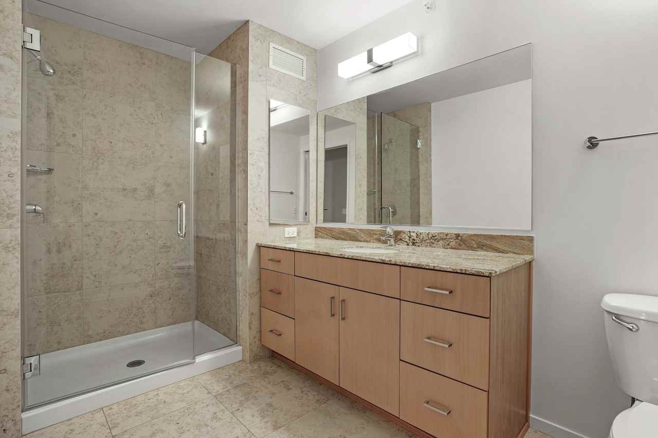 200 E Illinois St - Photo 7 of 25