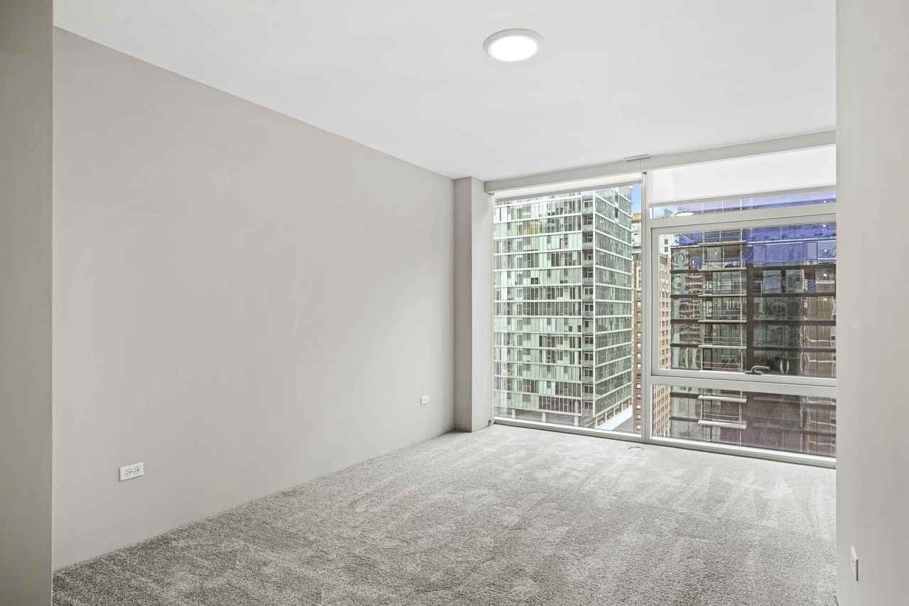 200 E Illinois St #1-1 - Photo 5 of 28