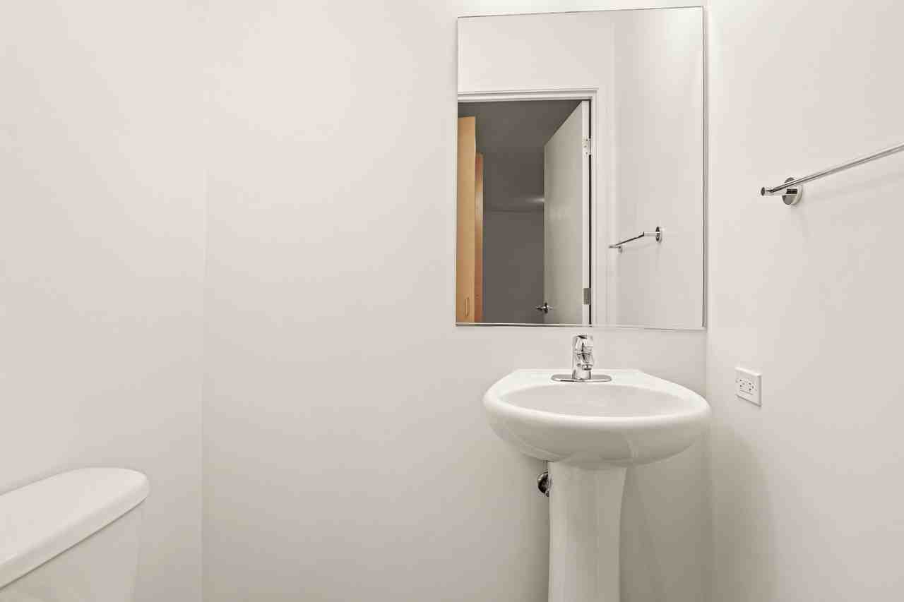 200 E Illinois St #1-1-5DEN - Photo 4 of 25