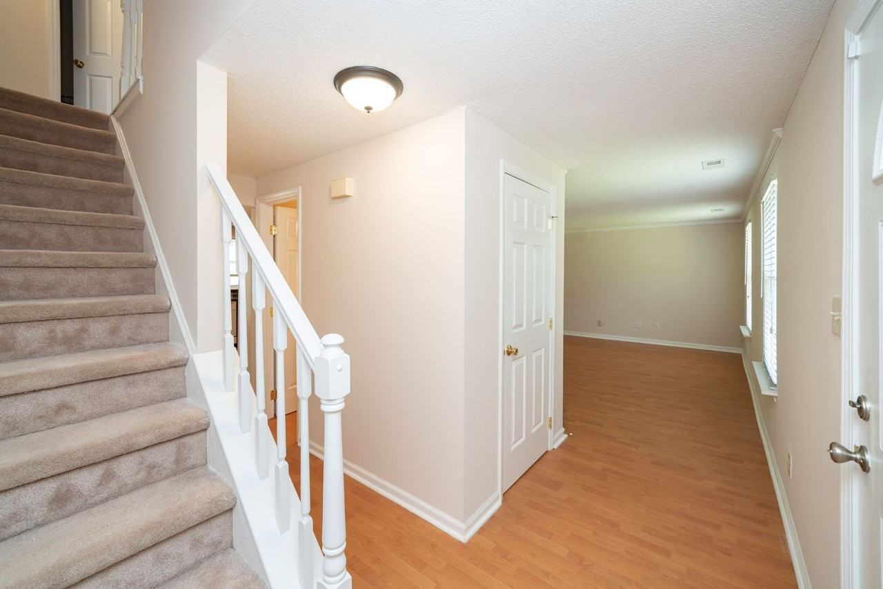 5520 Lacy Rd - Photo 4 of 39