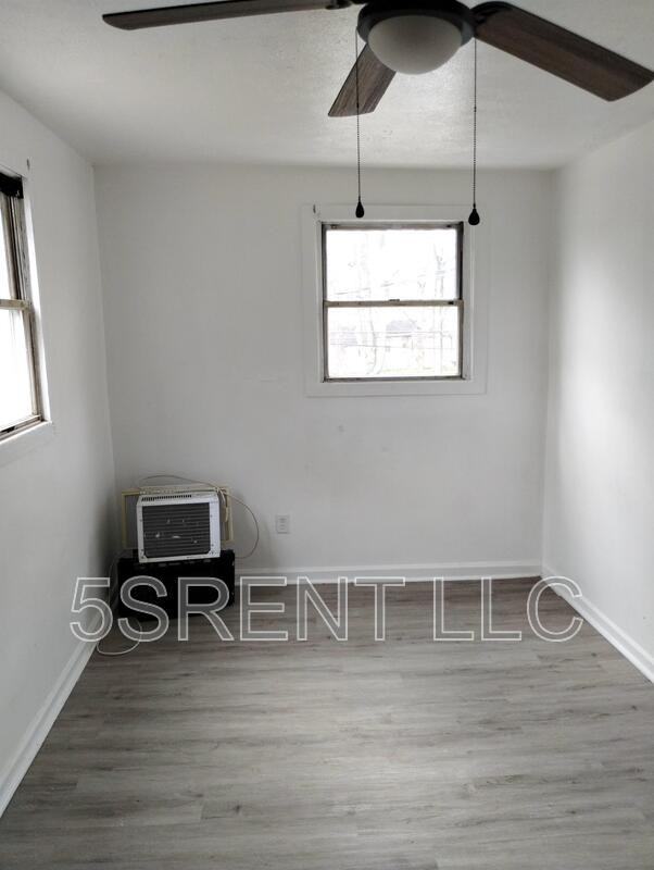 240 S Mary Ellen St - Photo 4 of 13
