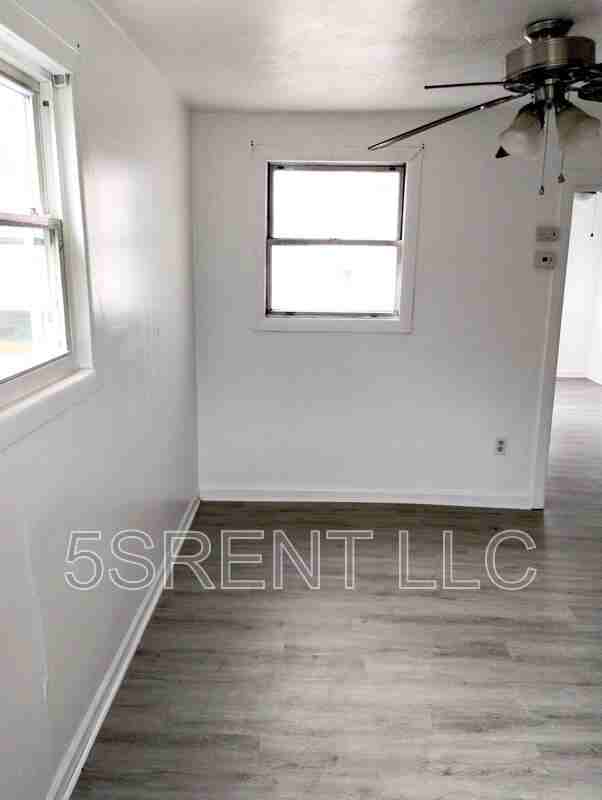 240 S Mary Ellen St - Photo 5 of 13