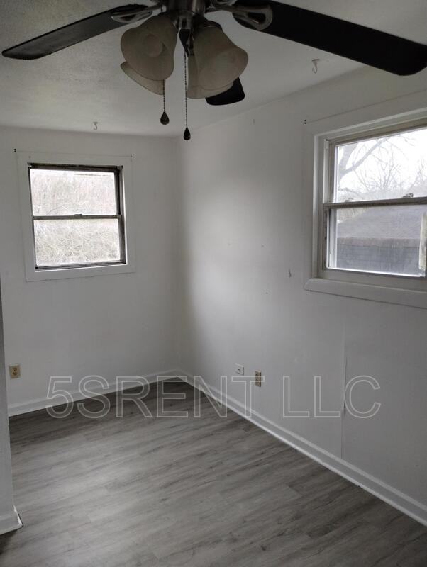 240 S Mary Ellen St - Photo 7 of 13
