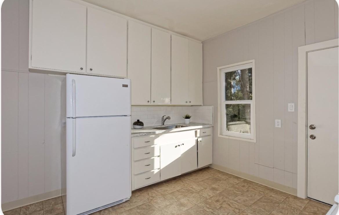 340 Peralta St #B - Photo 2 of 14