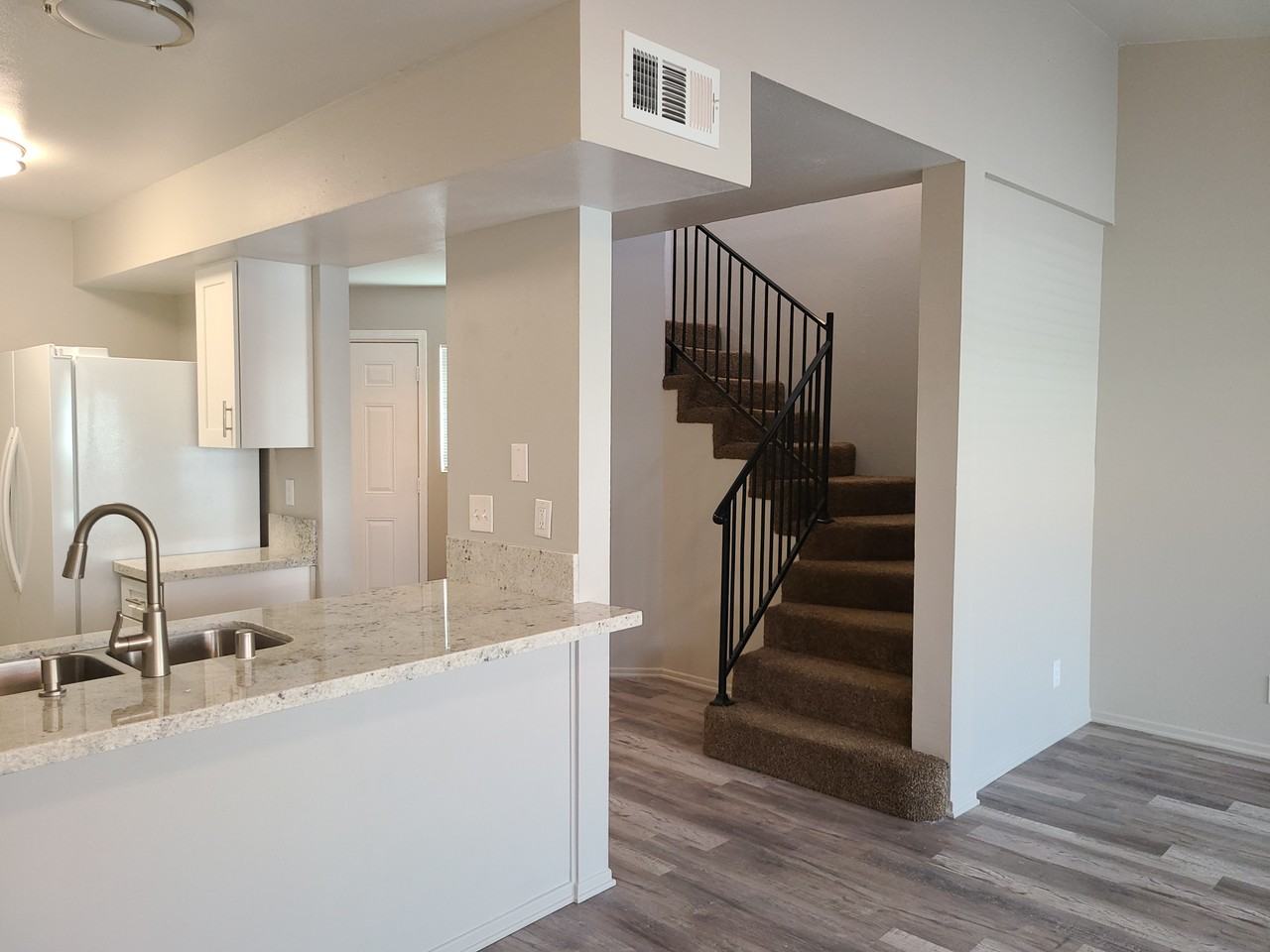 630 San Lorenzo St #4 - Photo 2 of 12