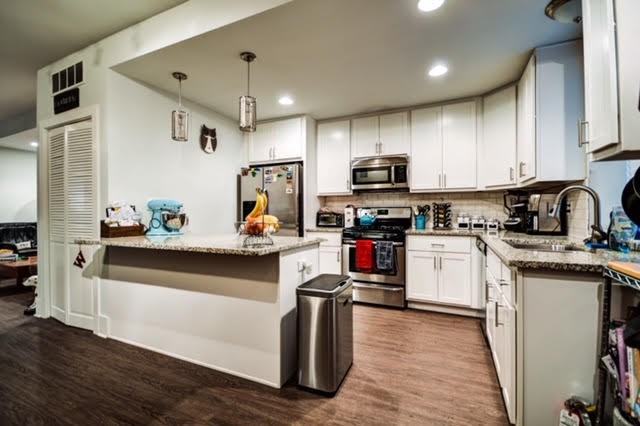 1641 W 21st St - Photo 3 of 14