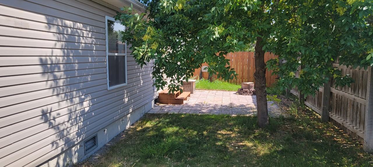 615 4th Ave W #A - Photo 6 of 19