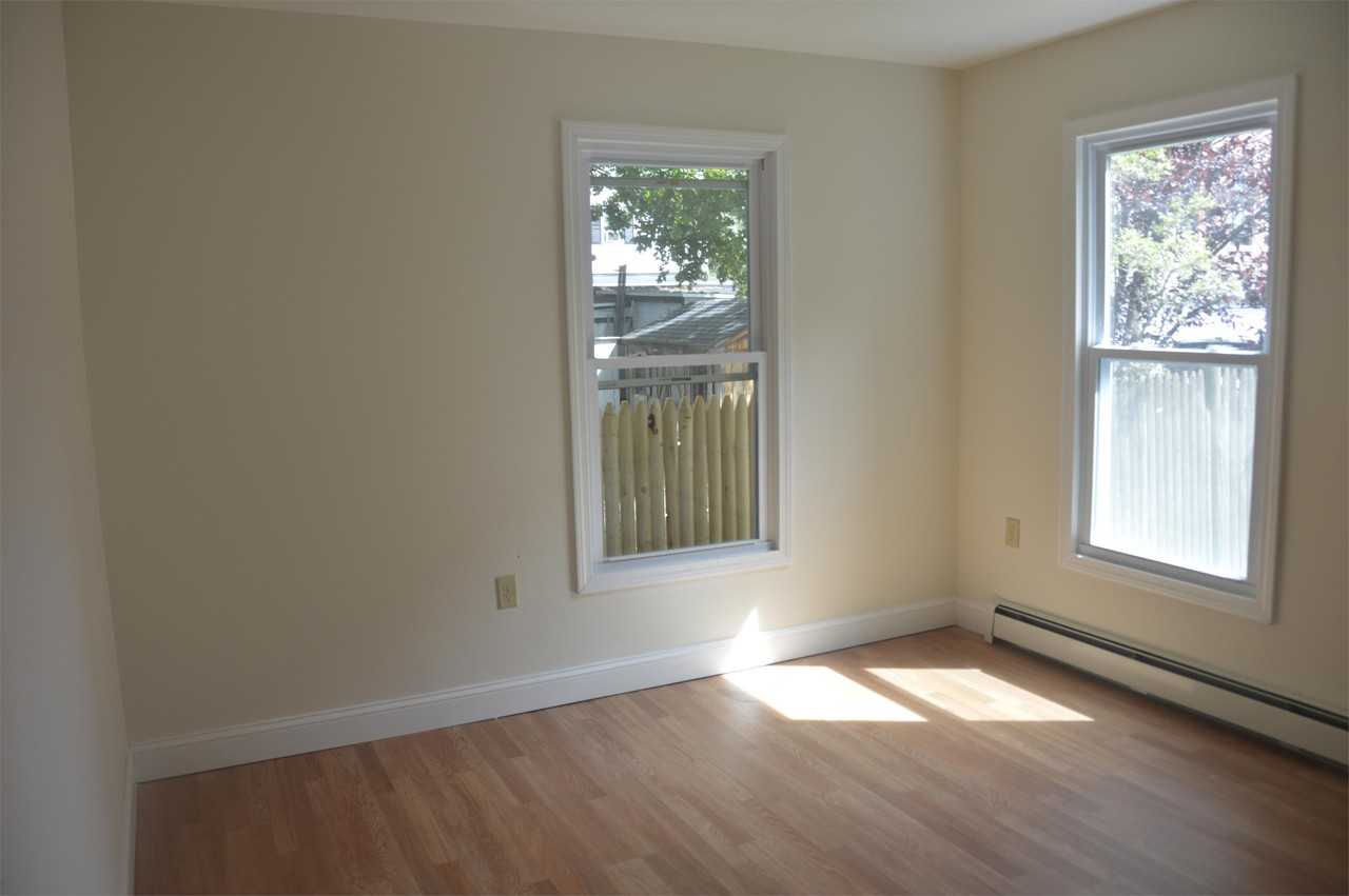 429 Central St Unit 1r #1R - Photo 3 of 8