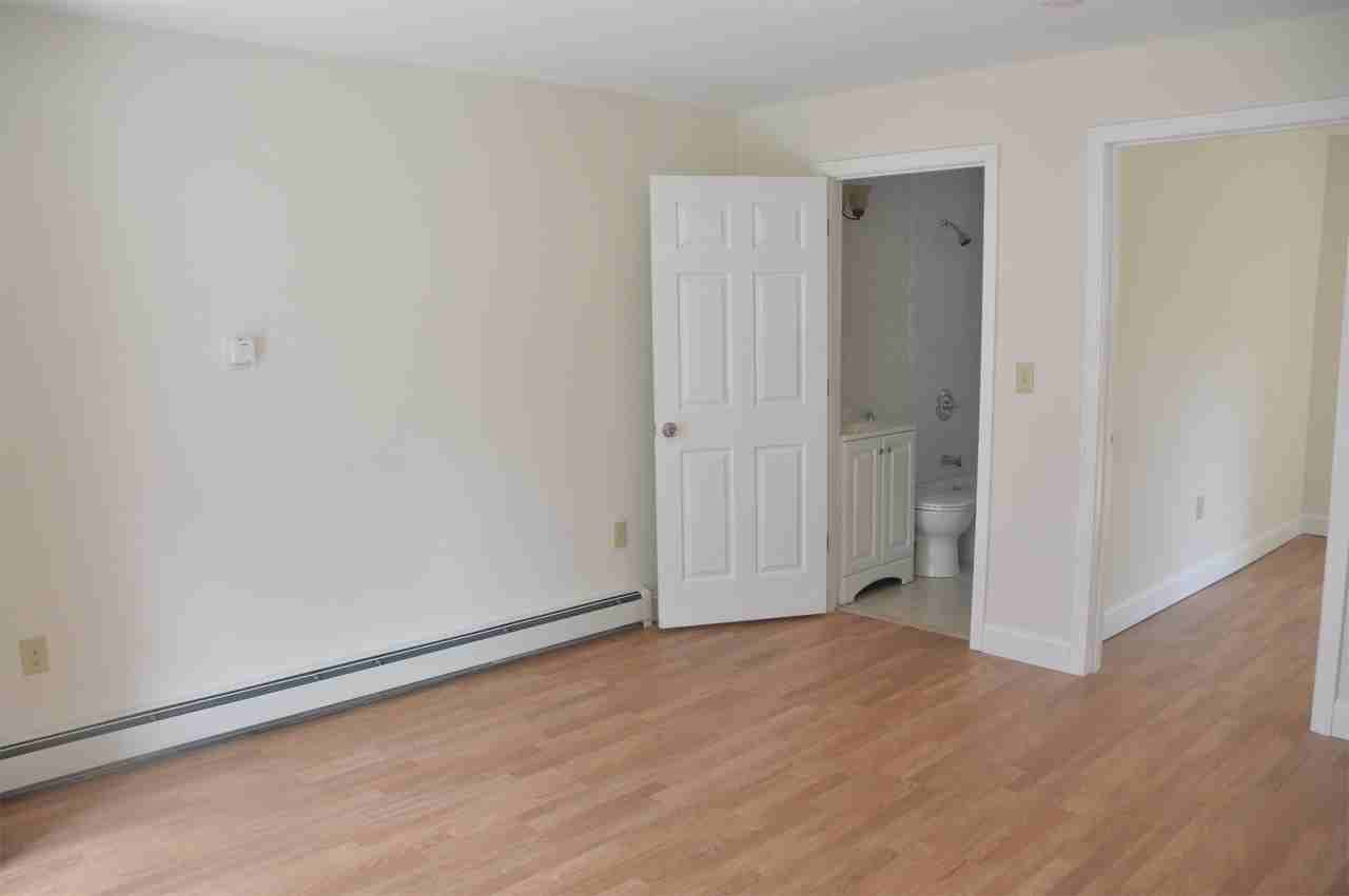 429 Central St Unit 1r #1R - Photo 4 of 8