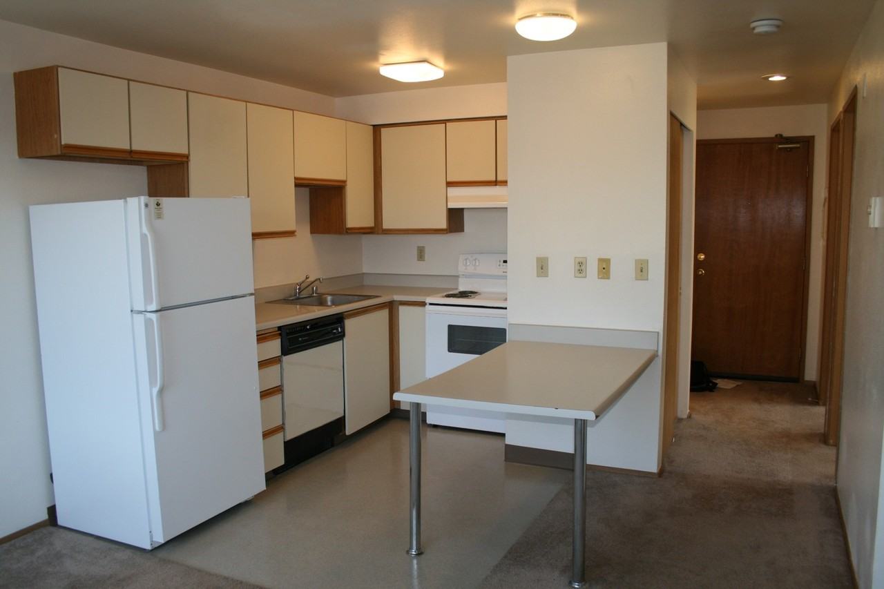 Adams Court Apartments - Photo 6 of 17