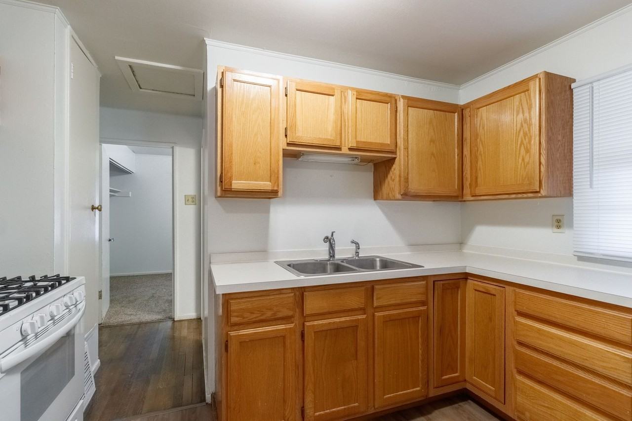3846 S 15th St - Photo 2 of 16