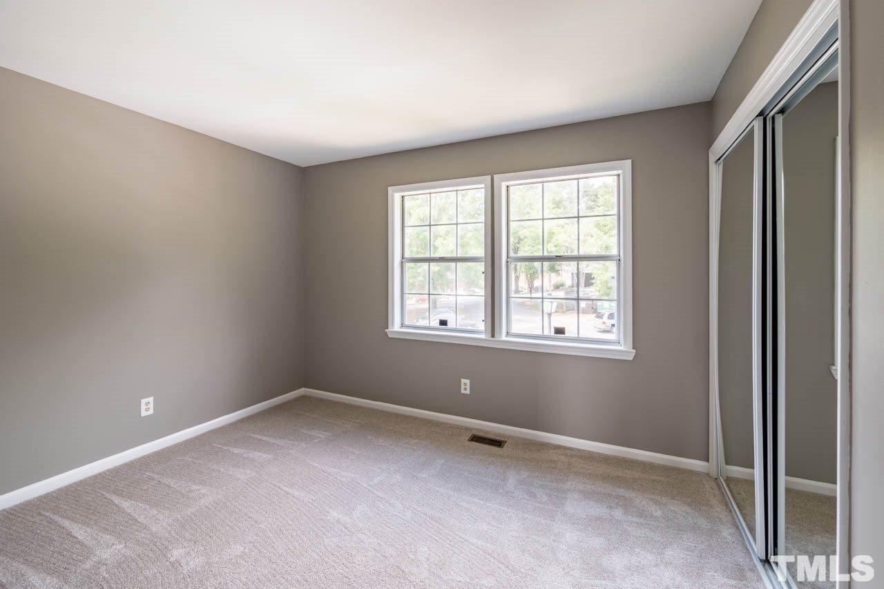 135 Coleridge Ct - Photo 2 of 9