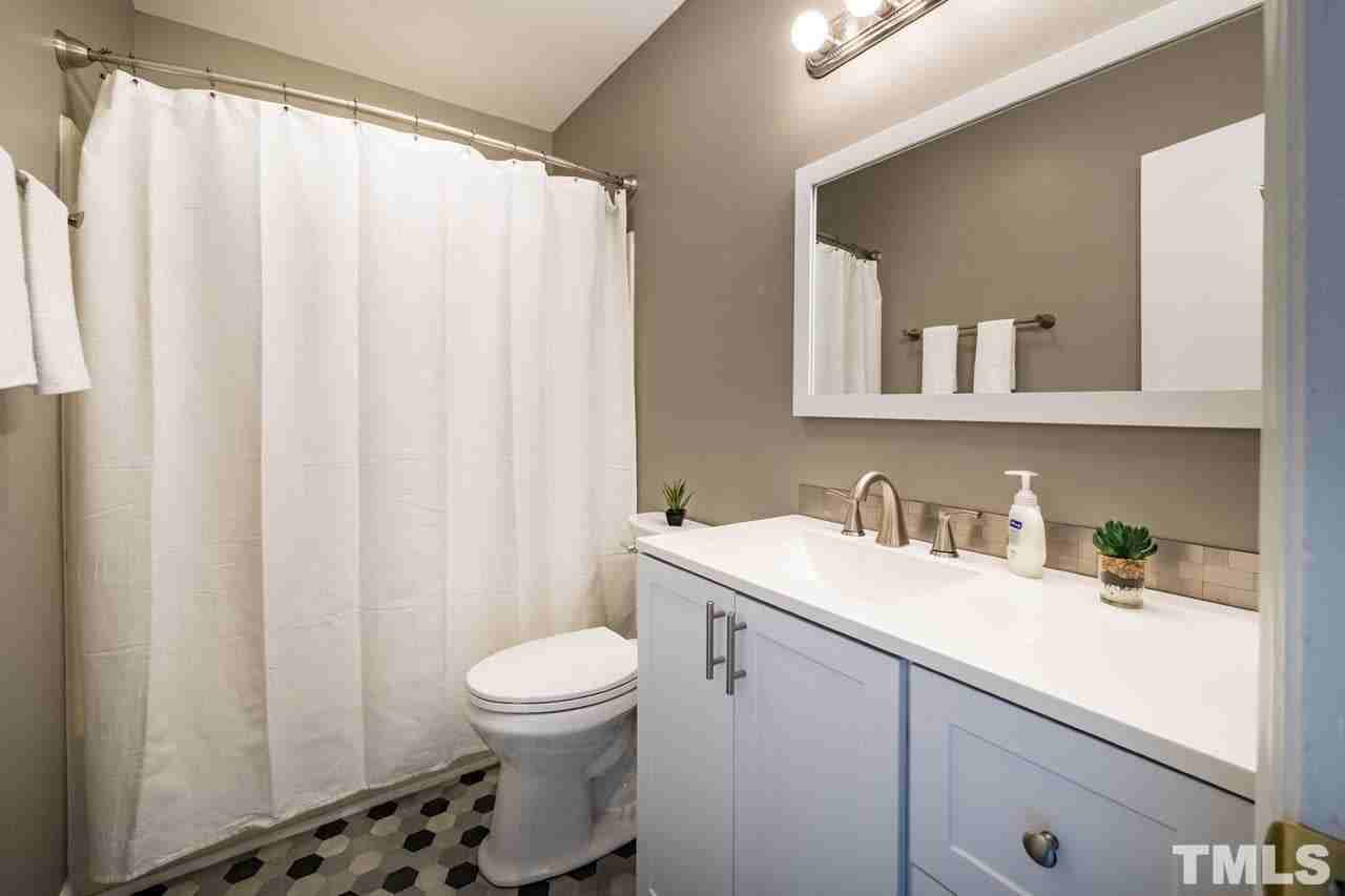 135 Coleridge Ct - Photo 3 of 9