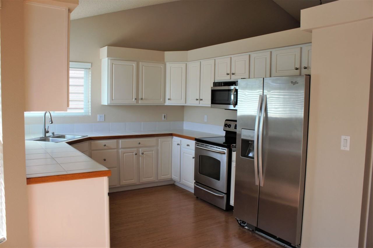 8236 Radcliff Dr - Photo 2 of 27