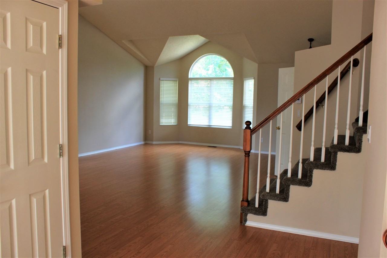 8236 Radcliff Dr - Photo 4 of 27