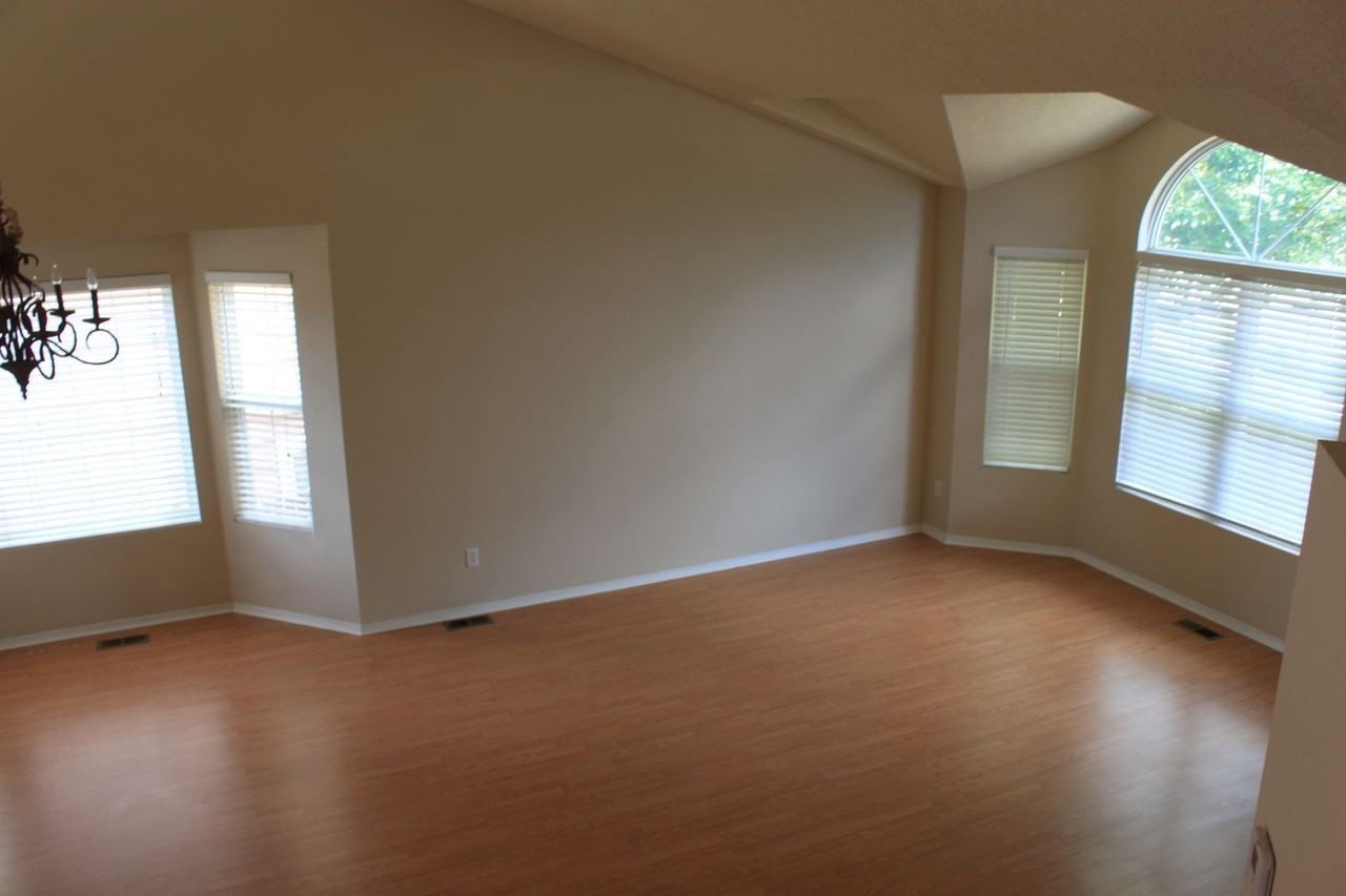 8236 Radcliff Dr - Photo 5 of 27