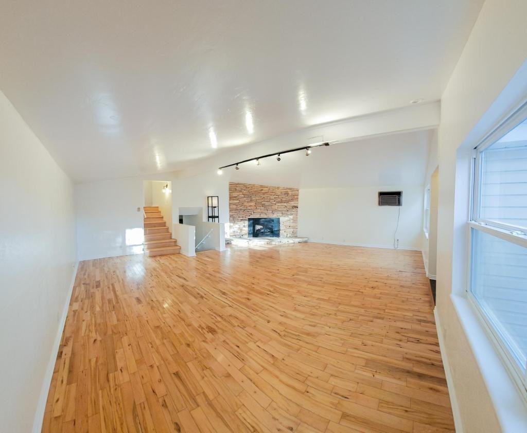 138 Crockett Ave - Photo 3 of 19