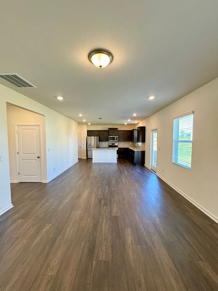 1410 Harleston St - Photo 2 of 31