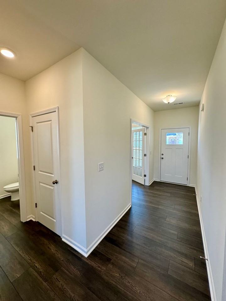 1410 Harleston St - Photo 6 of 31