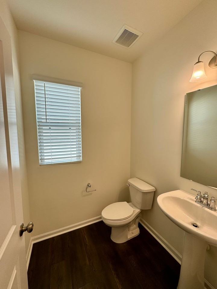 1410 Harleston St - Photo 7 of 31