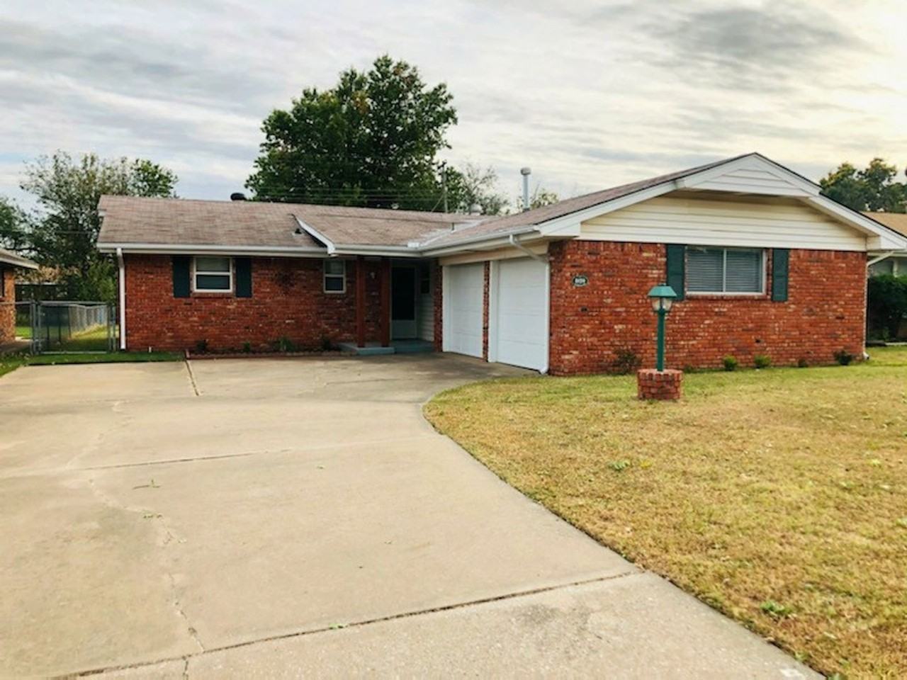 1120 Sw 55th St - Photo 2 of 13