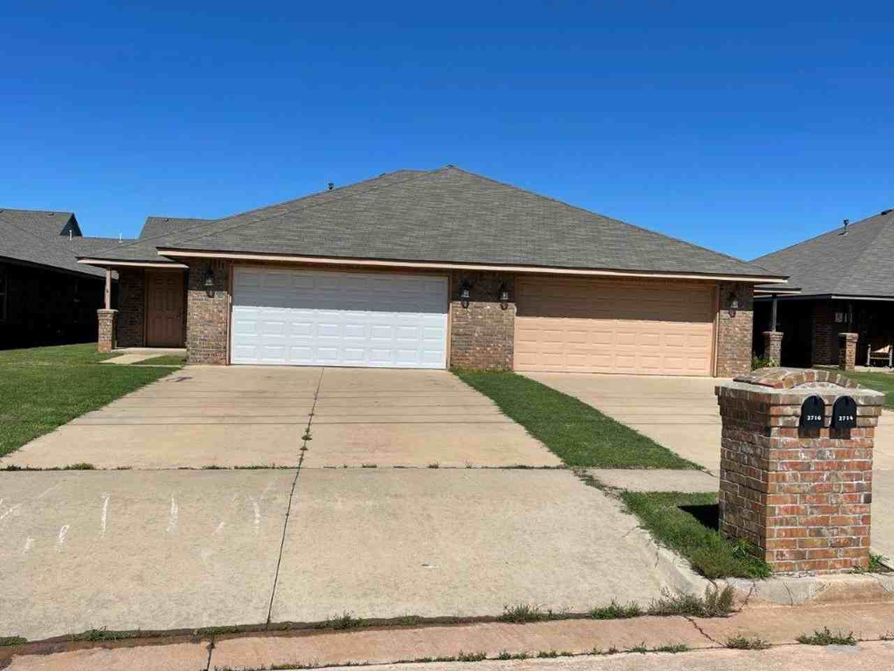 2716 Valley View Dr - Photo 2 of 15