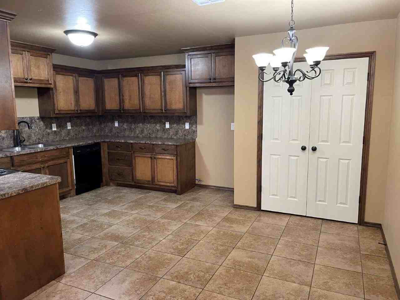 2716 Valley View Dr - Photo 5 of 15