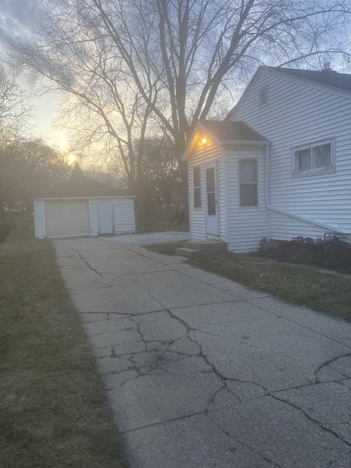 5731 N 62nd St - Photo 3 of 4