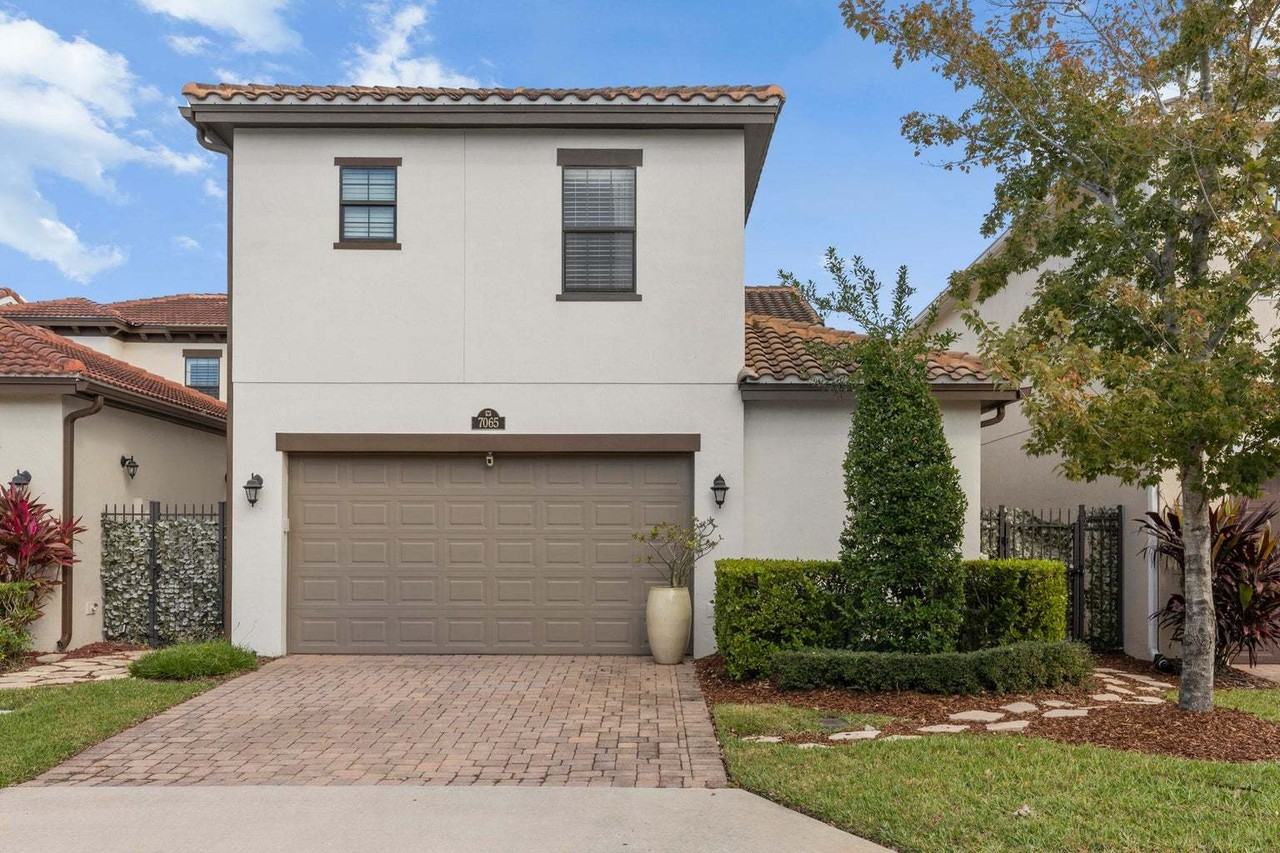 7065 Primavera Ln - Photo 3 of 31