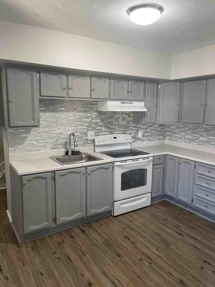 23 25 Rockingham St #25-2ndFL - Photo 2 of 27