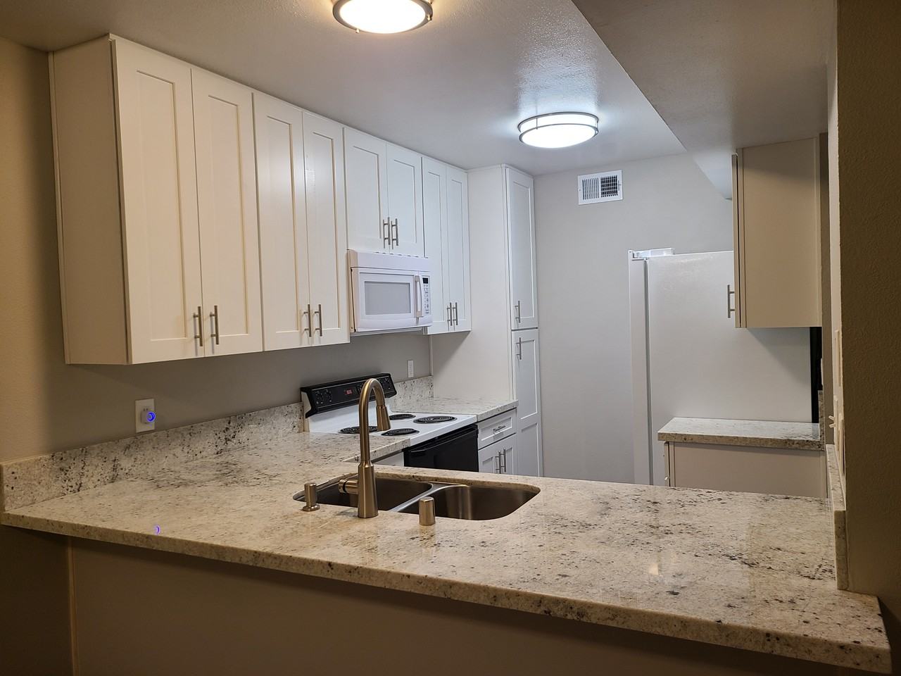 630 San Lorenzo St #4 - Photo 4 of 12