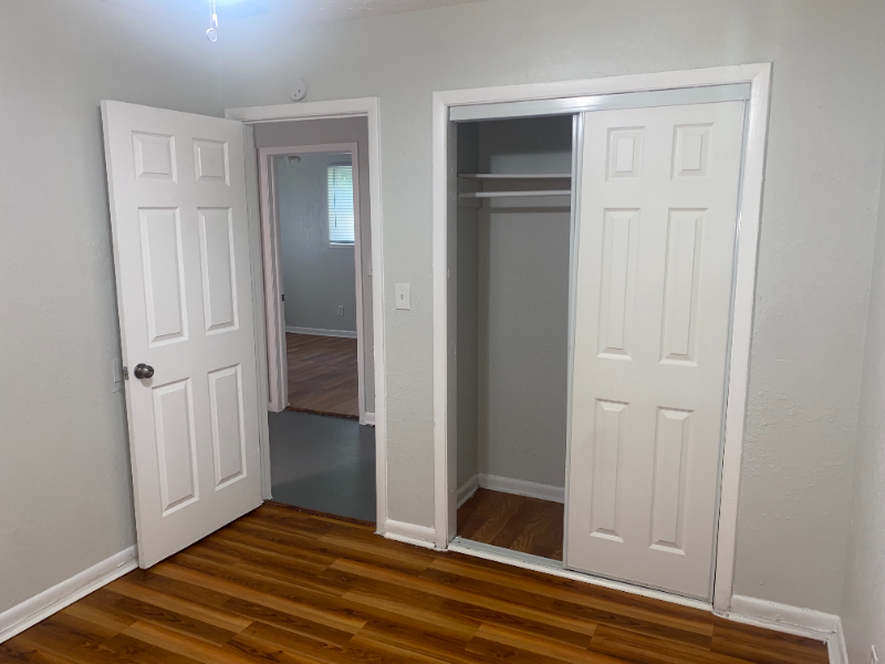 1594 West 29th Street - Photo 5 of 8