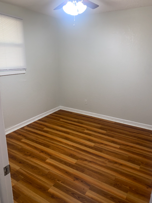 1594 West 29th Street - Photo 6 of 8