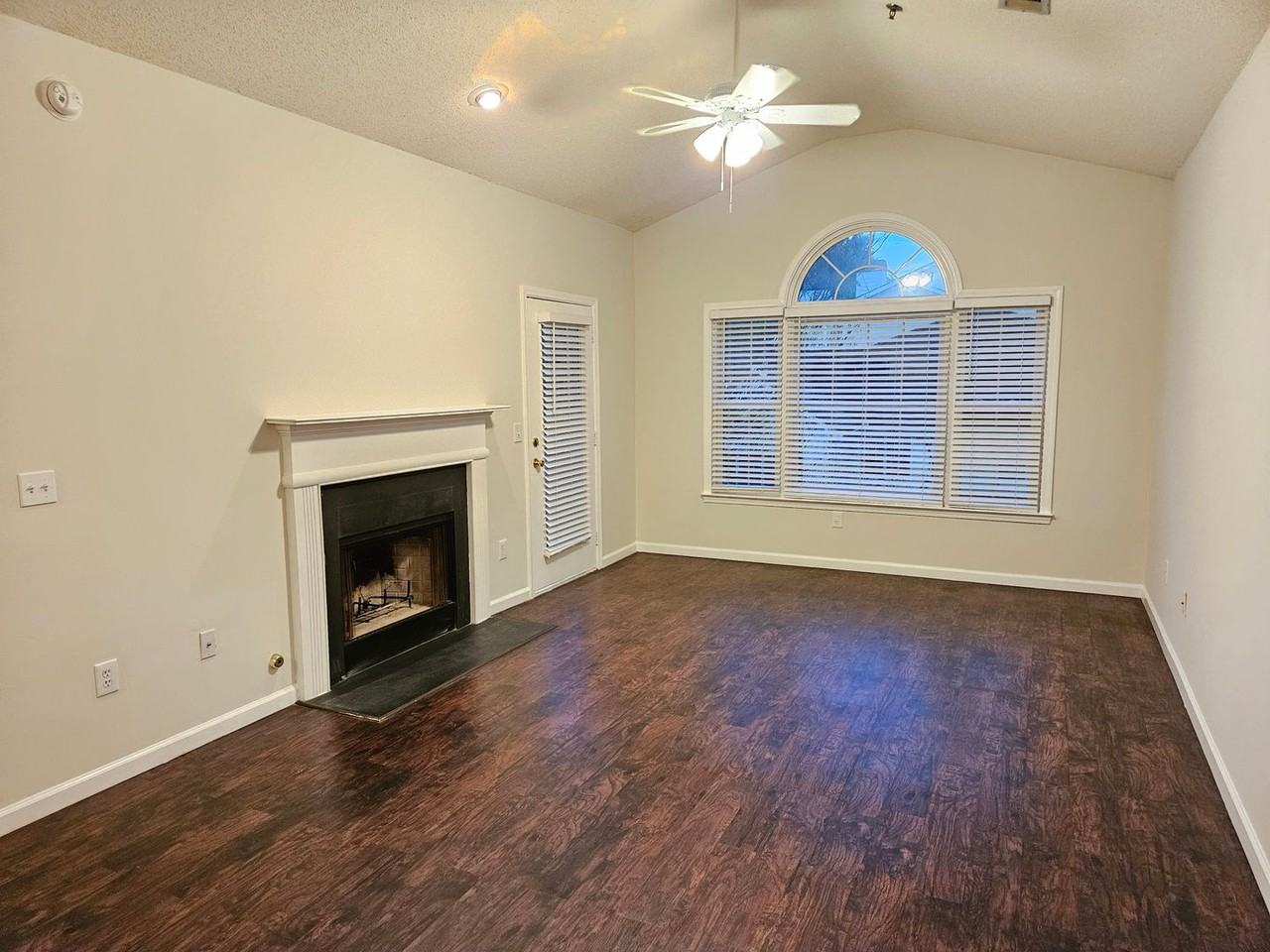 510 Spring Heights Ln Se - Photo 3 of 13