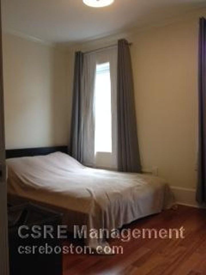 45 Hemenway Street - Photo 5 of 10