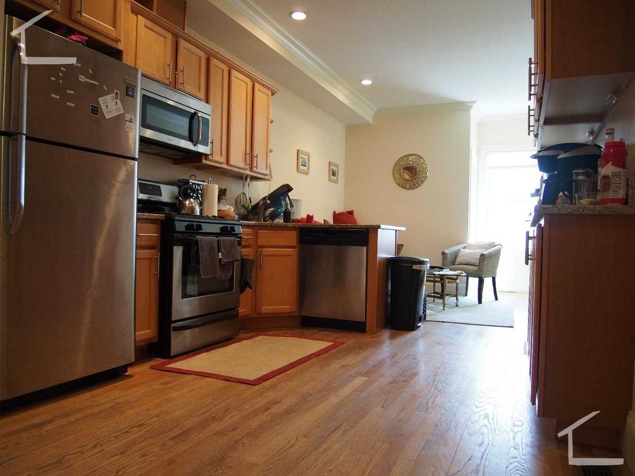 25 Lothrop St - Photo 5 of 23