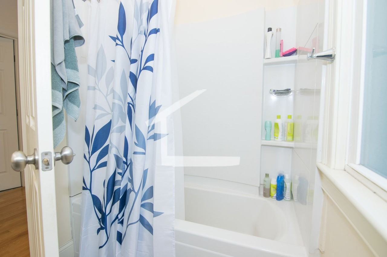 35 Pratt St - Photo 4 of 13