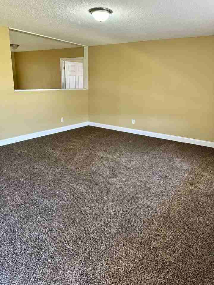 11 Carroll Ln - Photo 2 of 20