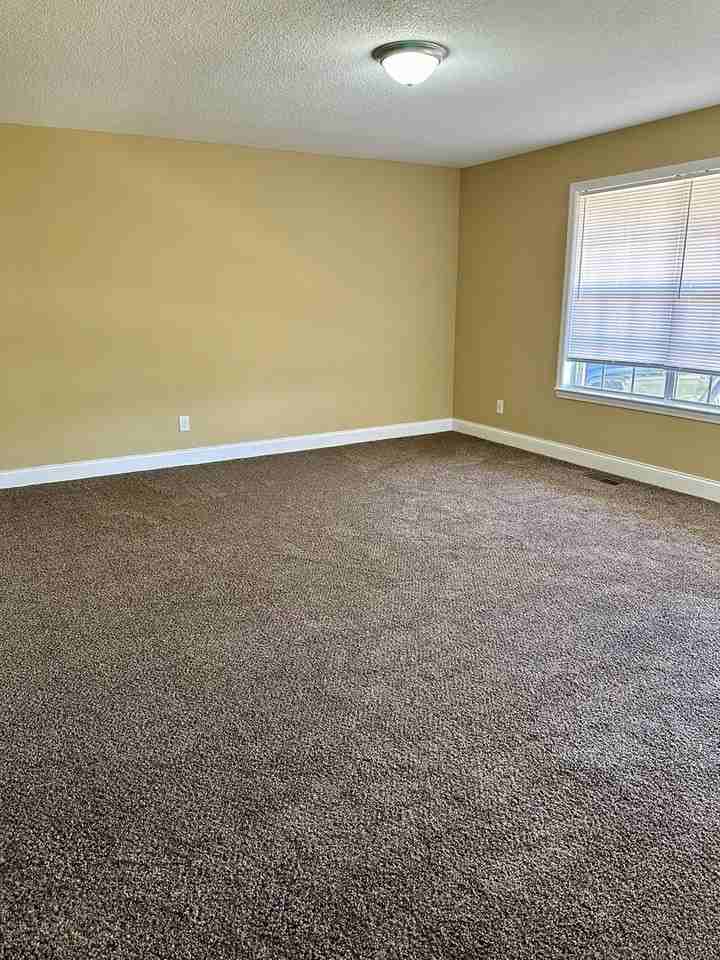 11 Carroll Ln - Photo 3 of 20