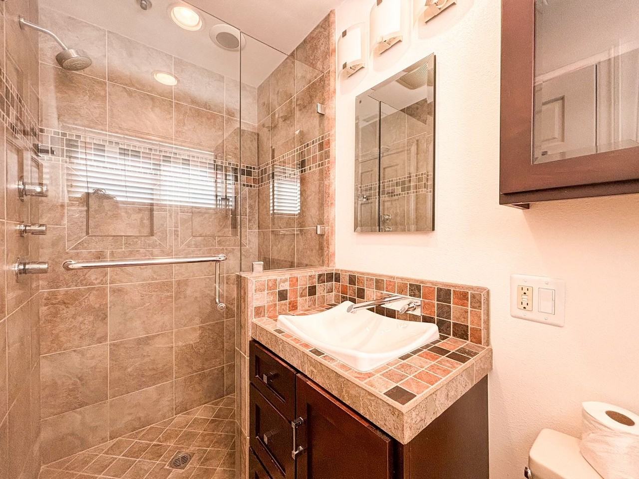 6121 Priscilla Dr - Photo 4 of 16