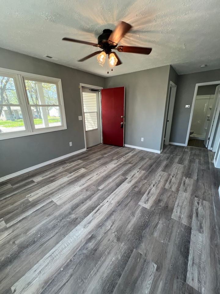 1723 W Webster St - Photo 5 of 18