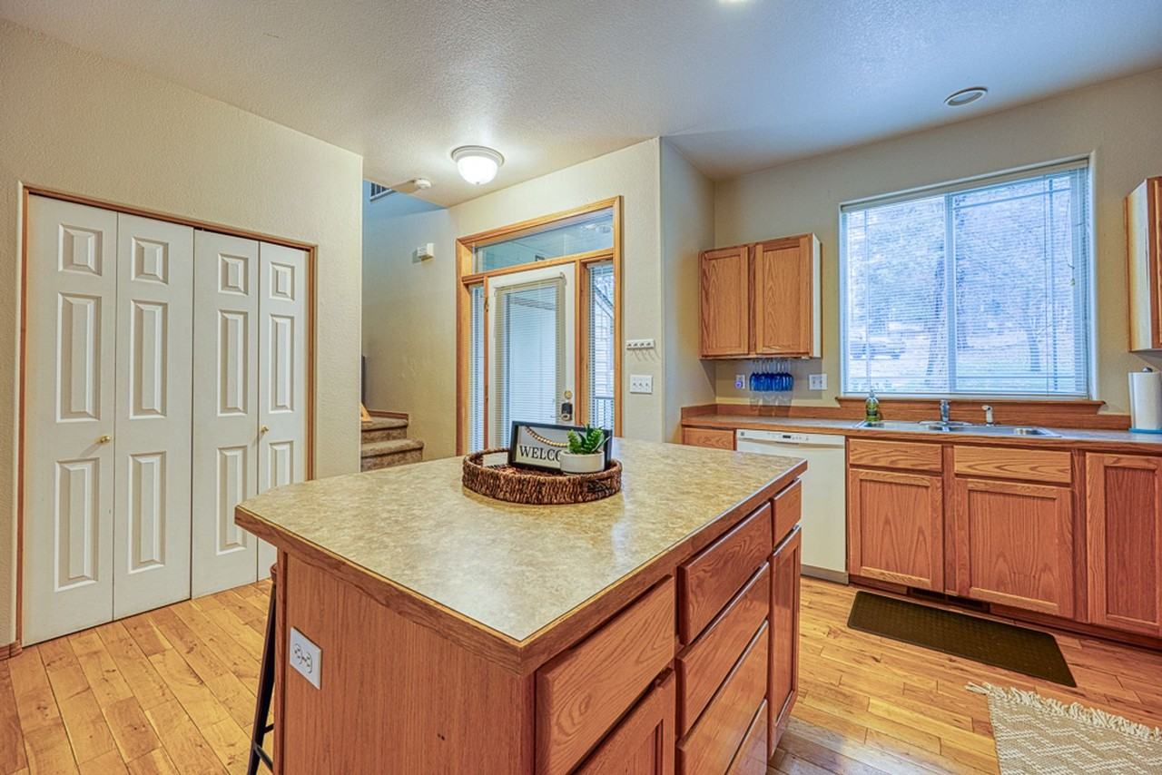 10604 Cormorant Ct - Photo 3 of 26