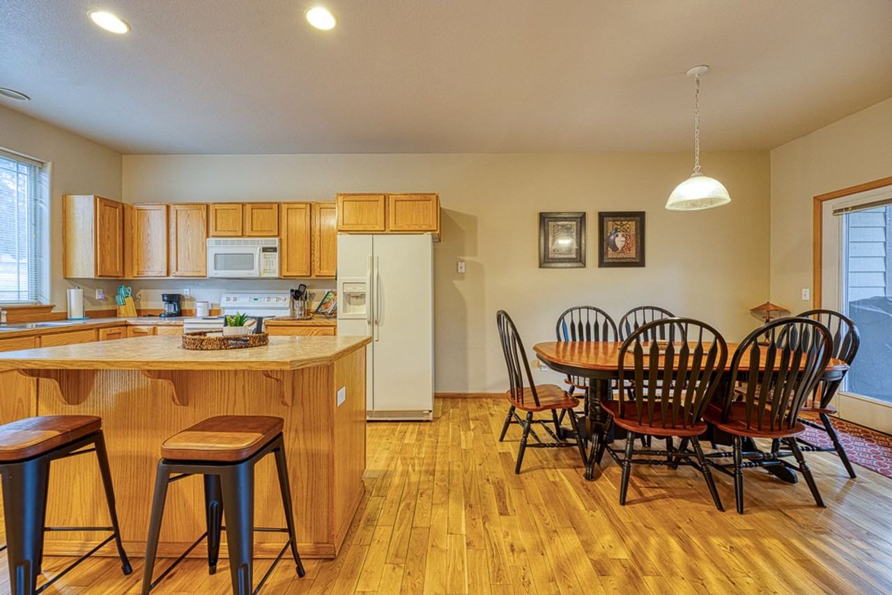 10604 Cormorant Ct - Photo 4 of 26