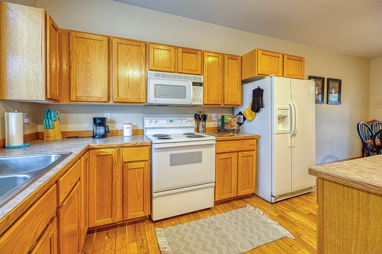 10604 Cormorant Ct - Photo 5 of 26