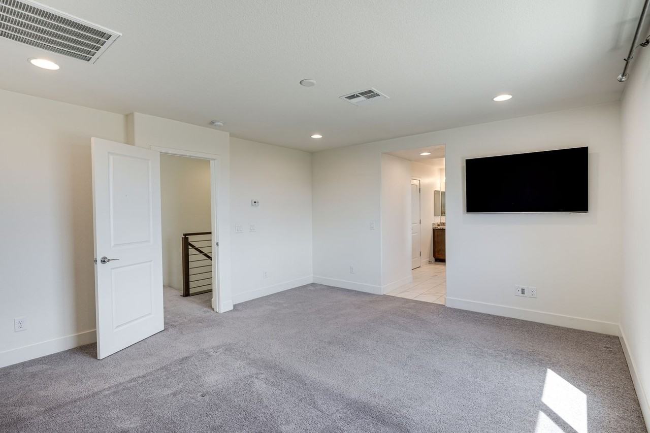 5954 Smith Valley Rd - Photo 4 of 30